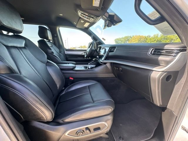 Used 2025 Jeep Wagoneer Series II AWD/4WD image 18