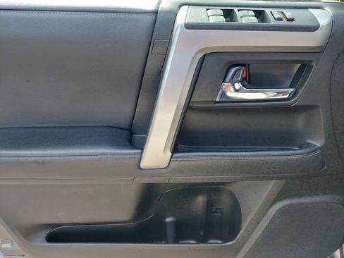 Used 2020 Toyota 4Runner SR5 AWD/4WD image 26