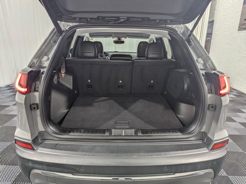 Used 2019 Jeep Cherokee Limited image 10