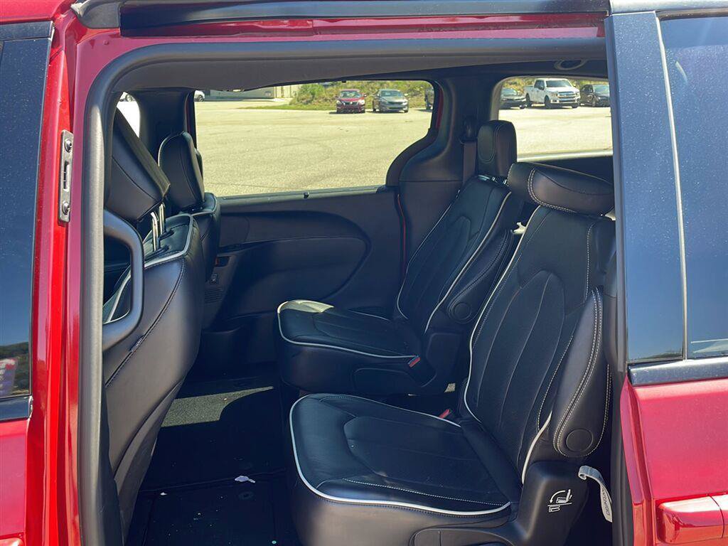 Used 2026 Chrysler Pacifica Limited w/ S Appearance Package FWD image 7