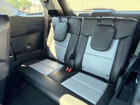 Used 2023 Ford Explorer XLT w/ Equipment Group 202A AWD/4WD image 15
