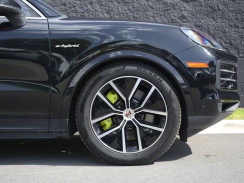 Certified 2025 Porsche Cayenne S AWD/4WD image 45