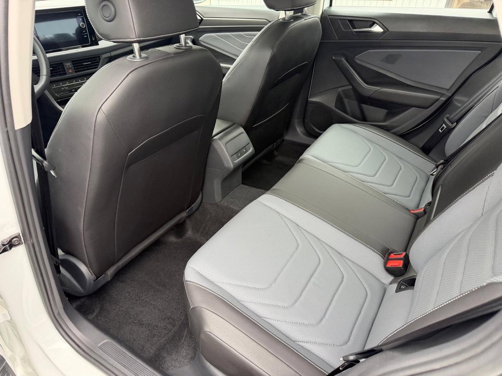 Used 2025 Volkswagen Jetta SEL FWD image 21