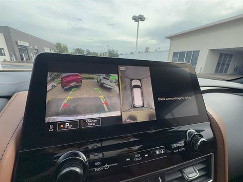 Used 2023 INFINITI QX80 Sensory w/ Cargo Package AWD/4WD image 17