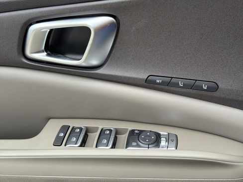 New 2026 Kia Carnival EX FWD image 37