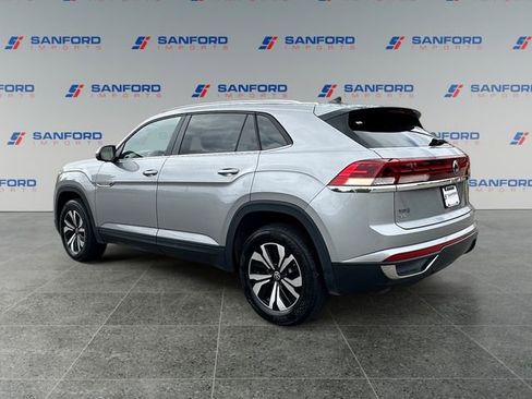 Used 2024 Volkswagen Atlas Cross Sport SE AWD/4WD image 3