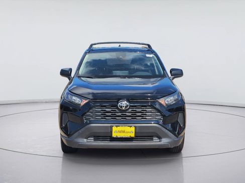 Used 2019 Toyota RAV4 LE FWD image 2