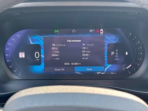 Certified 2024 Volvo XC40 B5 Plus w/ Protection Package Premier AWD/4WD image 24