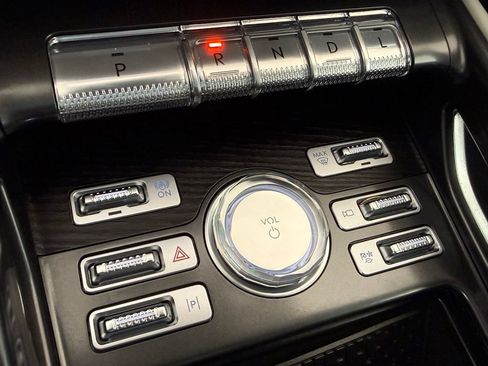 Used 2025 Lincoln Nautilus Reserve AWD/4WD image 25