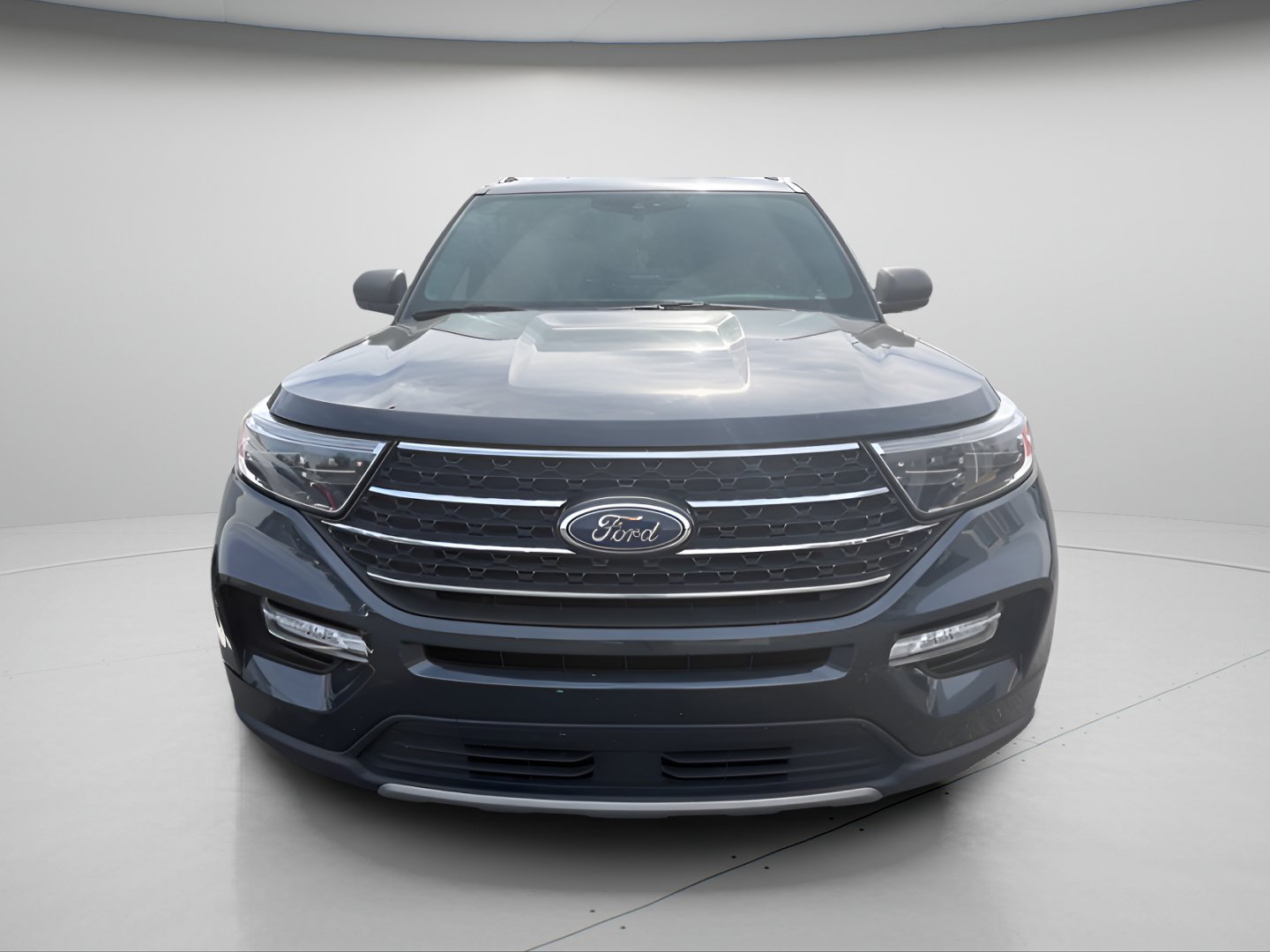 Used 2022 Ford Explorer XLT w/ Equipment Group 202A AWD/4WD image 3