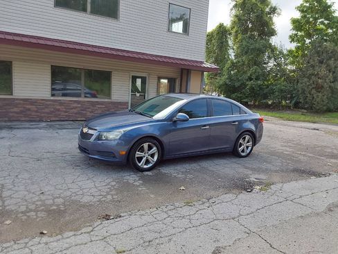 Used 2013 Chevrolet Cruze LT w/ Enhanced Safety Package FWD image 2
