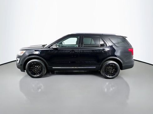 Used 2017 Ford Explorer XLT w/ Equipment Group 202A image 8