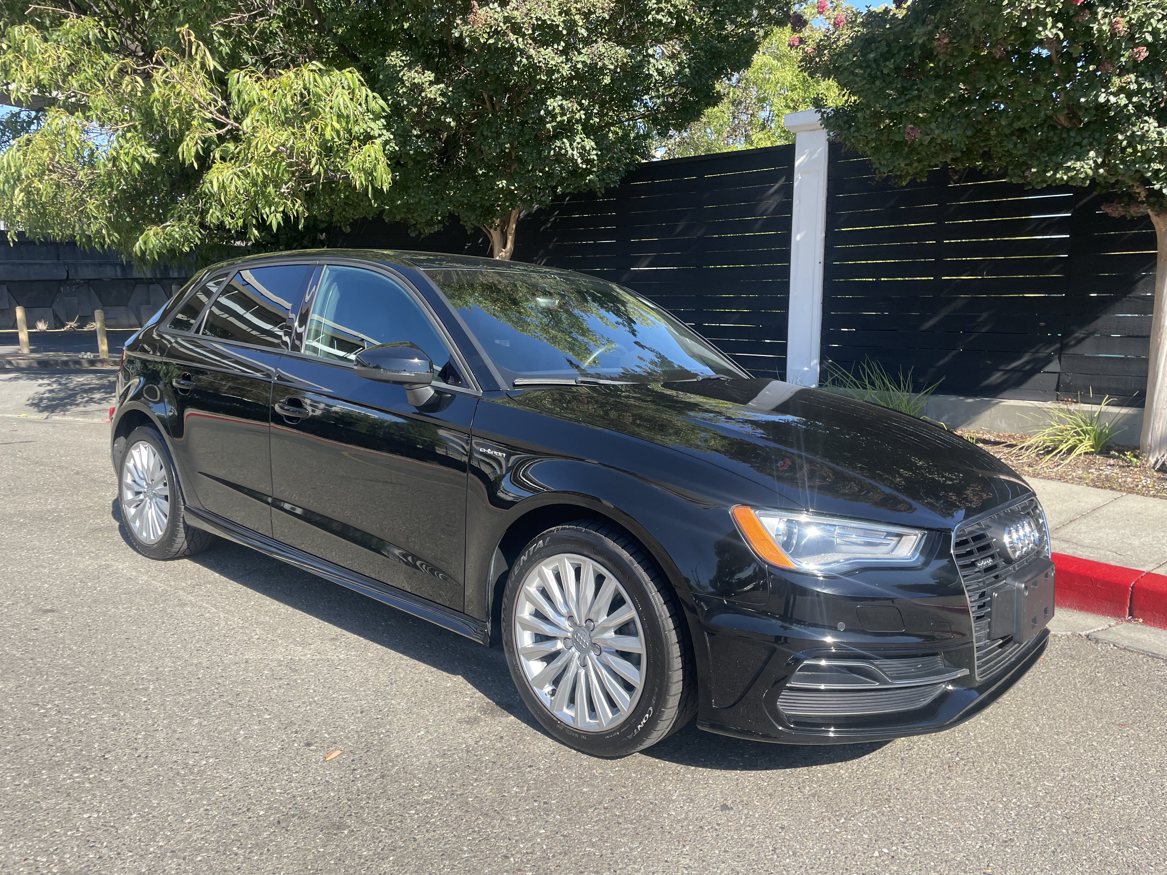Used 2016 Audi A3 e-tron Premium w/ Audi MMI Navigation Plus FWD image 2