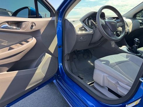 Used 2017 Chevrolet Cruze LT image 13