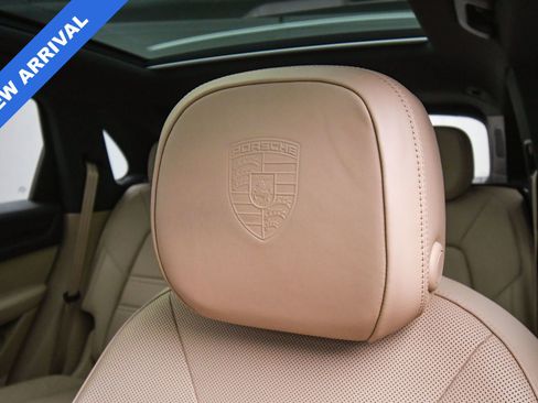Used 2023 Porsche Cayenne Platinum Edition image 52