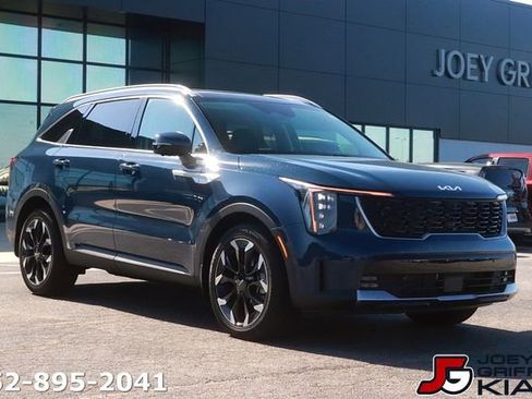 Certified 2025 Kia Sorento SX FWD image 3