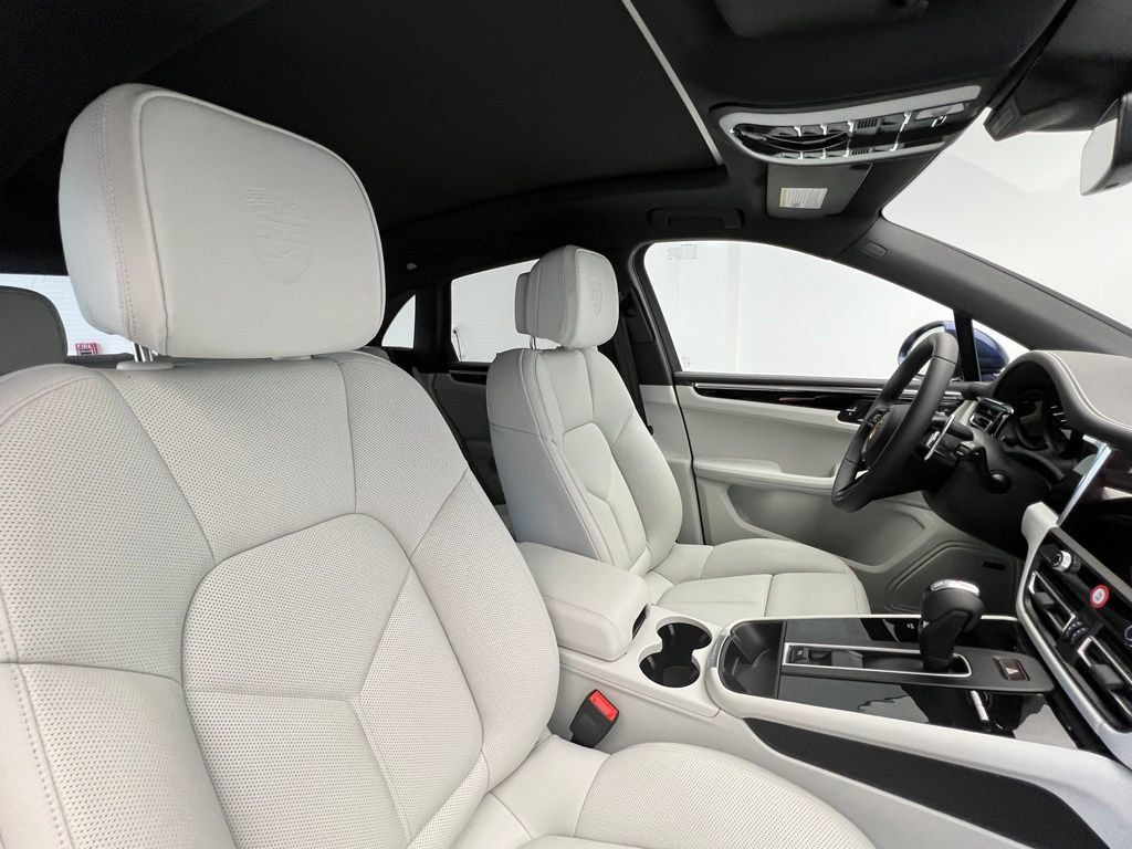 Used 2026 Porsche Macan AWD/4WD image 18