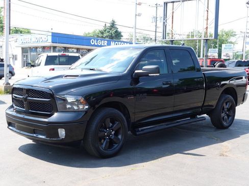 Used 2022 RAM 1500 Classic SLT w/ Electronics Convenience Group AWD/4WD image 2