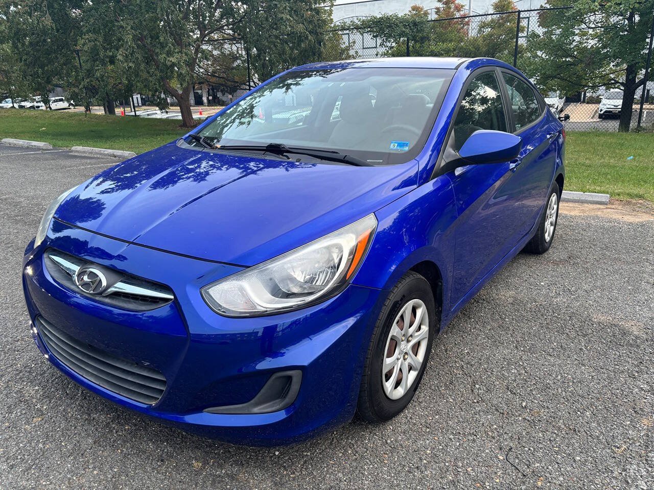 Used 2014 Hyundai Accent GLS FWD image 1