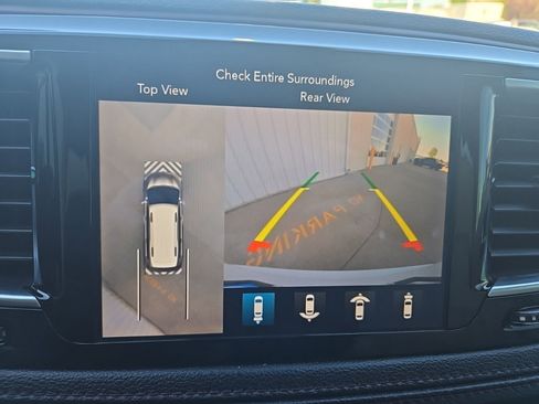 Used 2018 Chrysler Pacifica Limited w/ Tire & Wheel Group FWD image 25