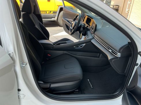 New 2026 Hyundai Elantra SE FWD image 14