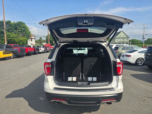 Used 2018 Ford Explorer XLT w/ Equipment Group 202A AWD/4WD image 20