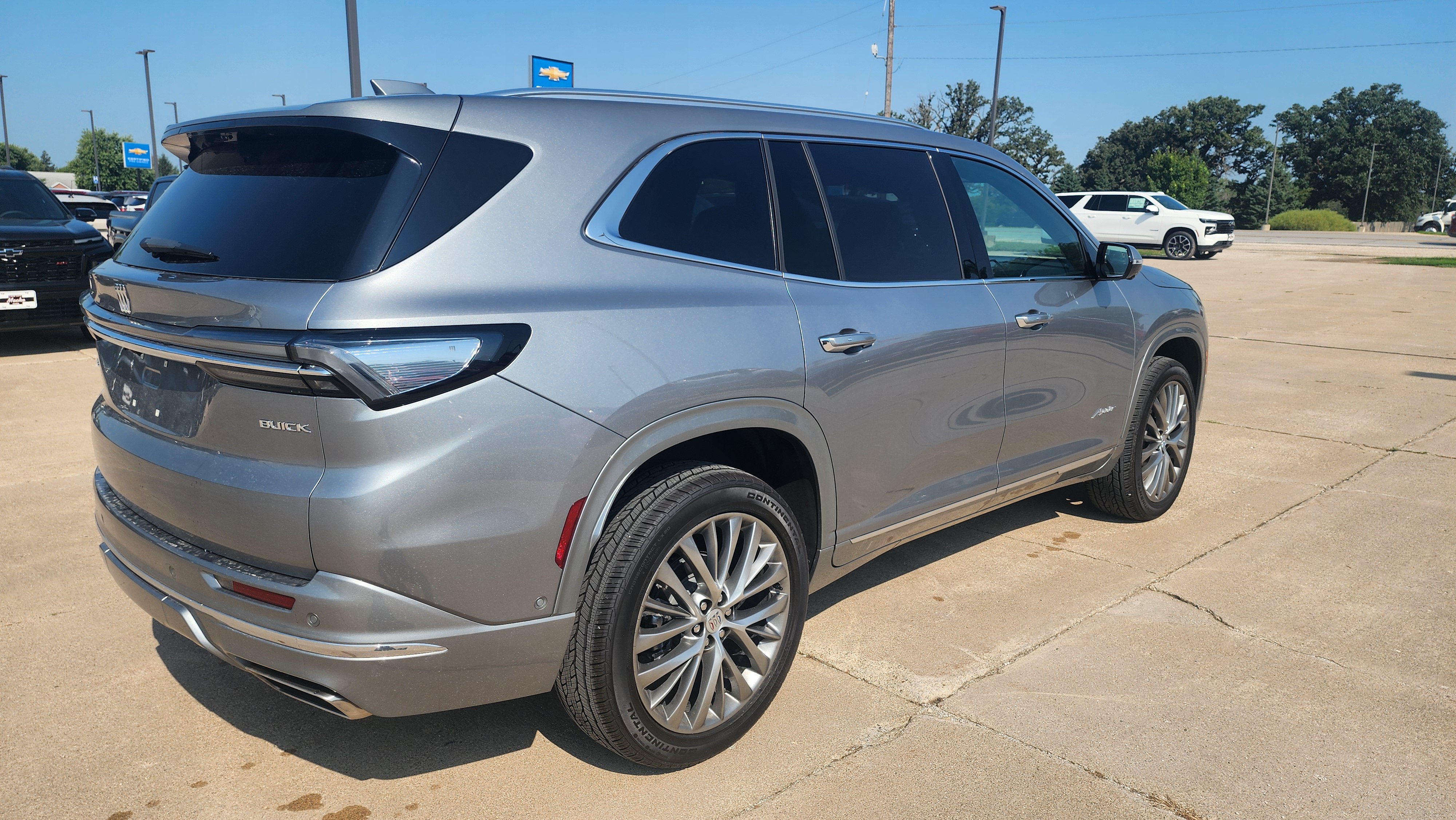 Certified 2026 Buick Enclave Avenir w/ Super Cruise Package AWD/4WD image 4