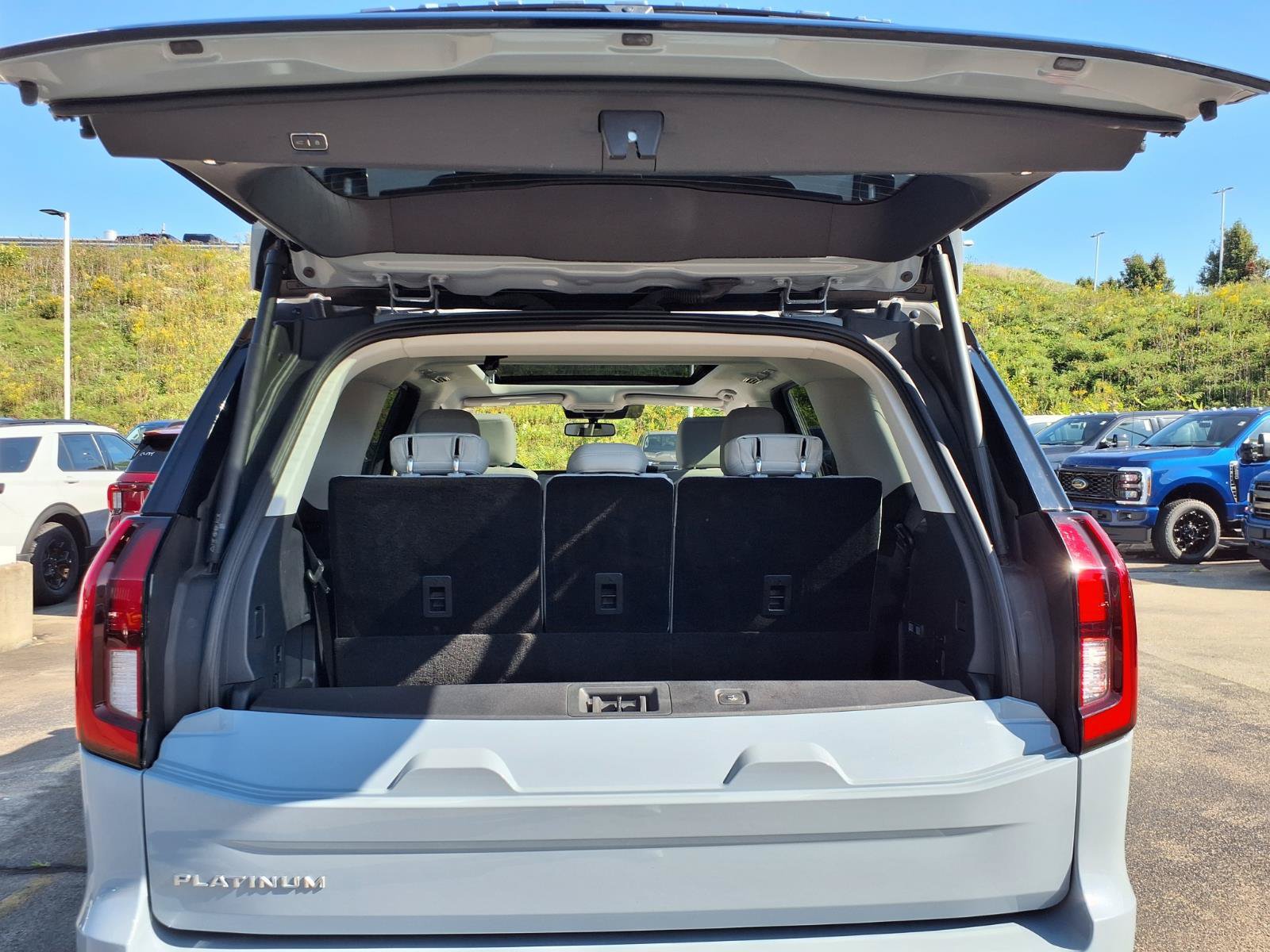 Used 2025 Ford Expedition Platinum AWD/4WD image 12