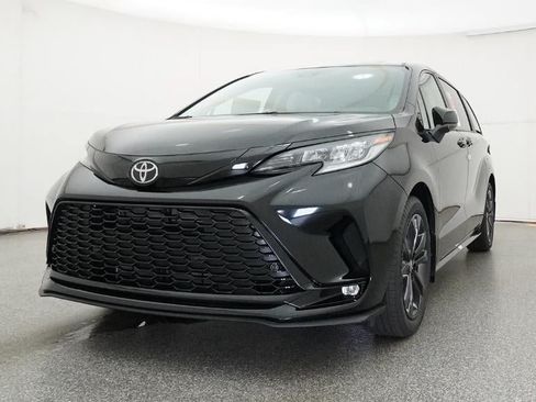 New 2026 Toyota Sienna XSE FWD image 32