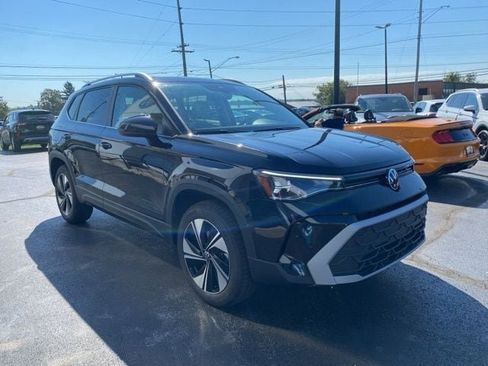 New 2025 Volkswagen Taos SE image 8