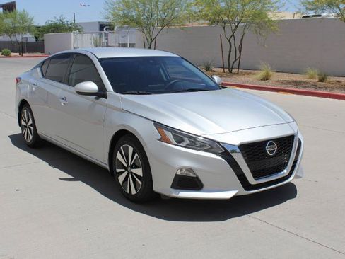 Used 2022 Nissan Altima 2.5 SV FWD image 3