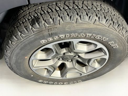 Used 2022 Jeep Cherokee Trailhawk w/ Premium Leather Package image 29