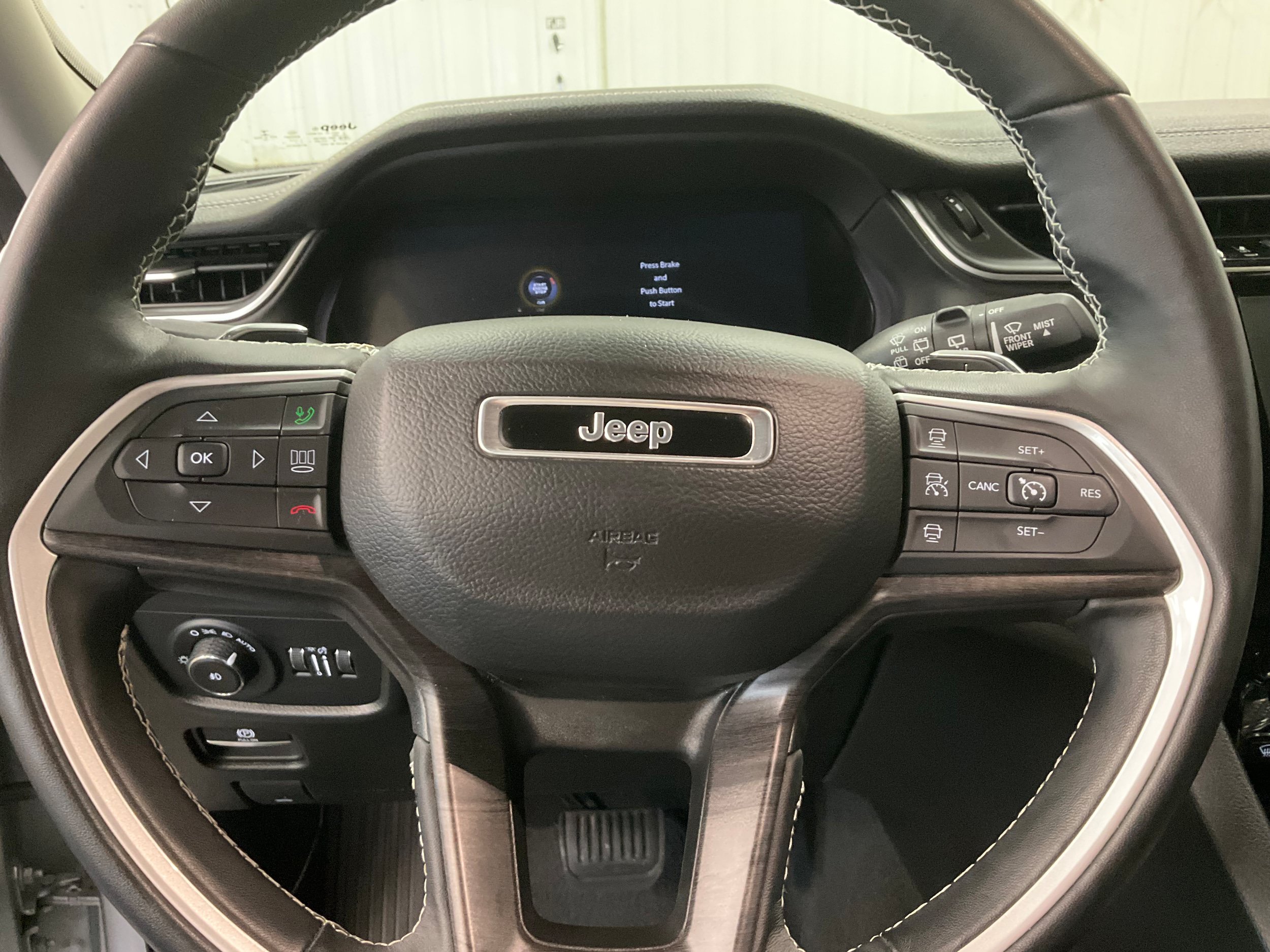 Used 2022 Jeep Grand Cherokee Limited AWD/4WD image 14
