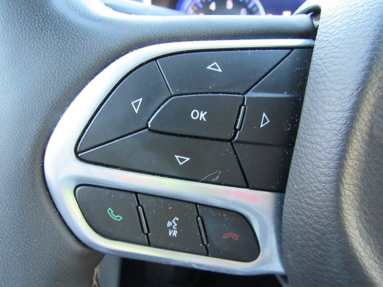 Used 2024 Chrysler Pacifica Touring-L FWD image 21