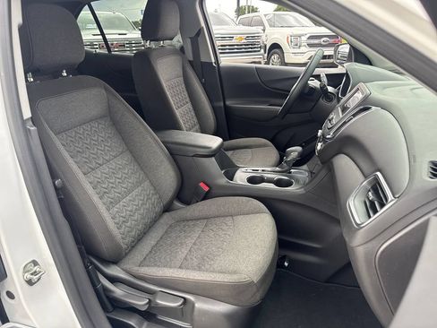 Used 2024 Chevrolet Equinox LT FWD image 11