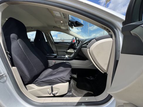 Used 2018 Ford Fusion SE FWD image 16