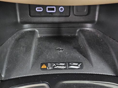 Used 2022 Chevrolet Equinox Premier AWD/4WD image 19