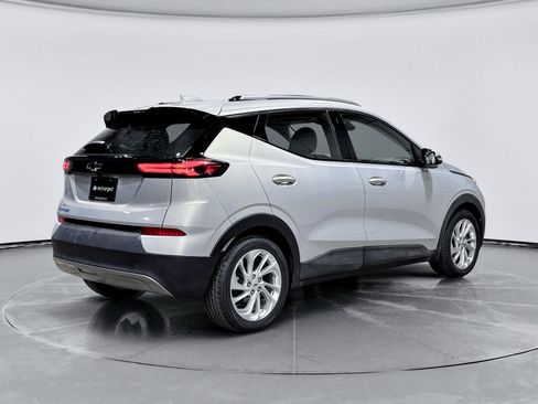Used 2023 Chevrolet Bolt EUV LT w/ Driver Confidence Package FWD image 3