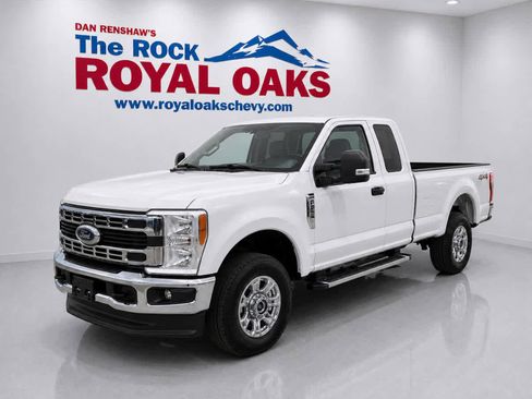 Used 2024 Ford F250 XLT w/ FX4 Off-Road Package AWD/4WD image 2