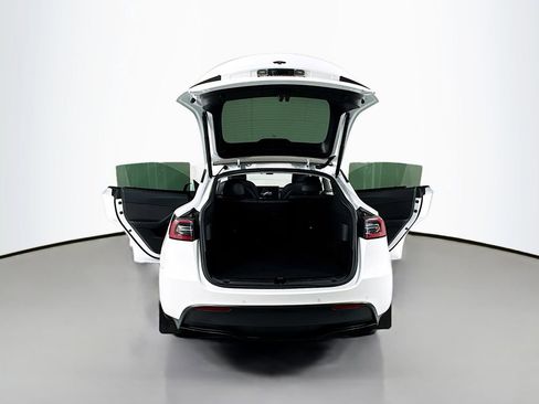 Used 2022 Tesla Model Y Long Range AWD/4WD image 32