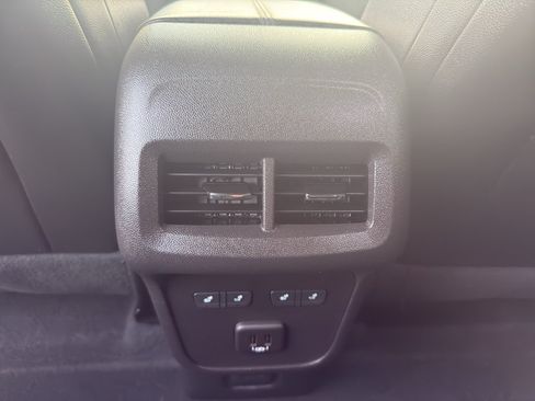Certified 2024 Chevrolet Equinox Premier AWD/4WD image 31