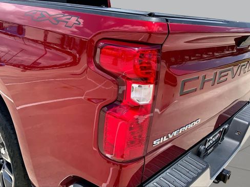 Used 2022 Chevrolet Silverado 1500 LT AWD/4WD image 27