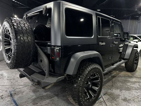 Used 2014 Jeep Wrangler Unlimited Rubicon w/ Connectivity Group AWD/4WD image 7