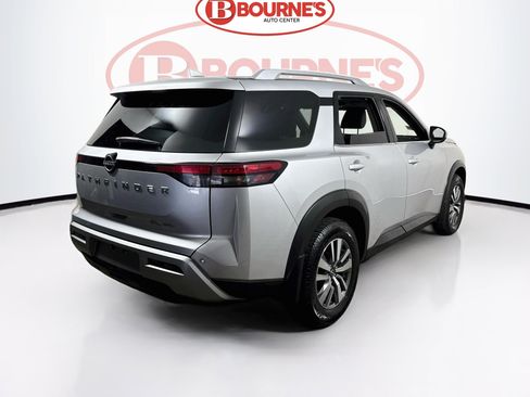 Used 2024 Nissan Pathfinder SL AWD/4WD image 10
