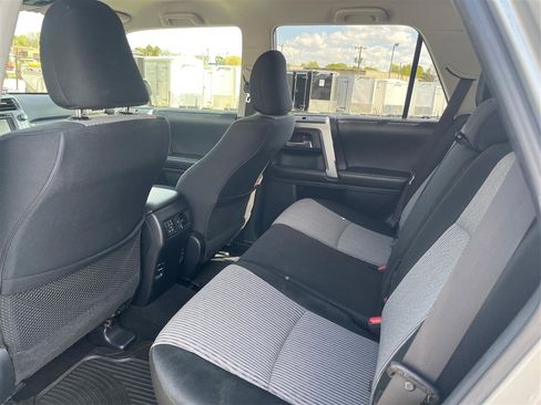 Used 2017 Toyota 4Runner SR5 AWD/4WD image 10