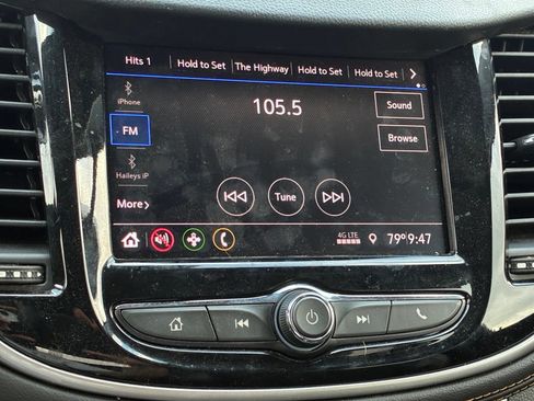 Used 2019 Chevrolet Trax LT w/ LT Convenience Package FWD image 11