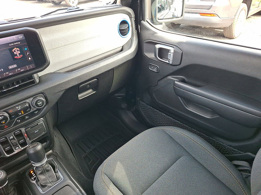 Used 2024 Jeep Wrangler Unlimited w/ Convenience Group AWD/4WD image 11