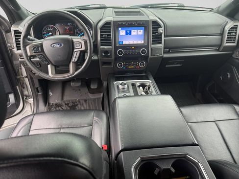 Used 2019 Ford Expedition XLT w/ Equipment Group 202A AWD/4WD image 22