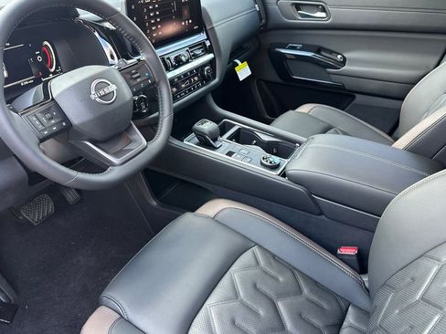 New 2026 Nissan Pathfinder Platinum w/ Cargo Package AWD/4WD image 10