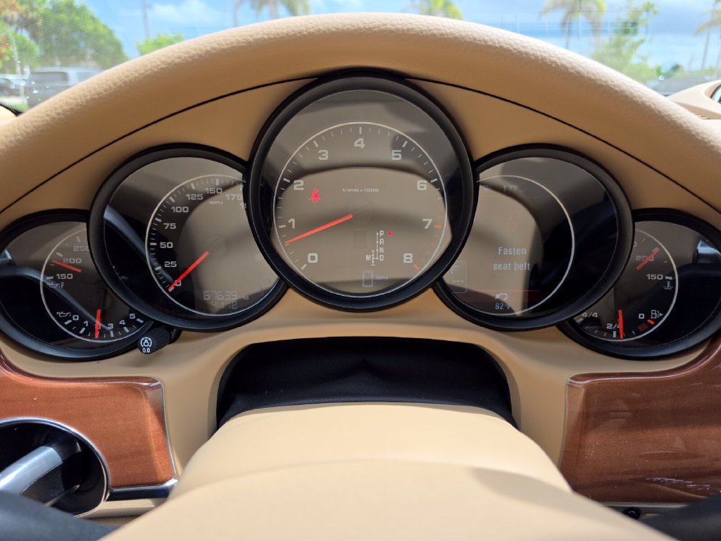 Used 2014 Porsche Panamera 4 AWD/4WD image 35